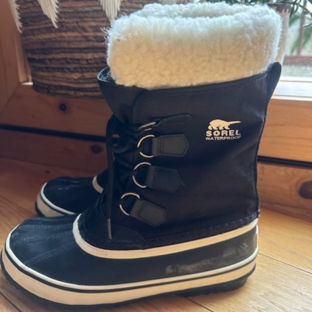 Sorel Women's Carnival Waterproof Winter Snow Duck Lined Boot Black Stone Size 7